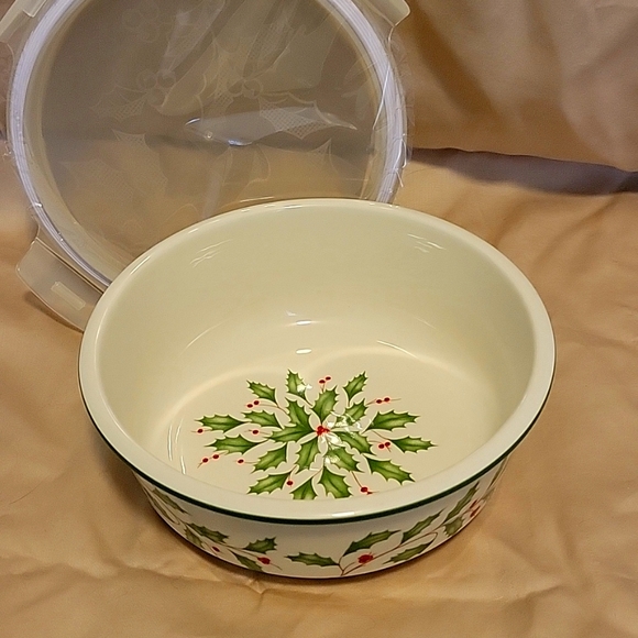 Lenox Holiday Lenox Holiday Serve And Store Locking Lid Container
